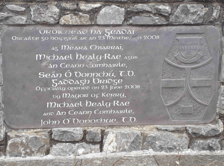 The plaque on Droichead na Geadaí marking its re-opening in 2008.
