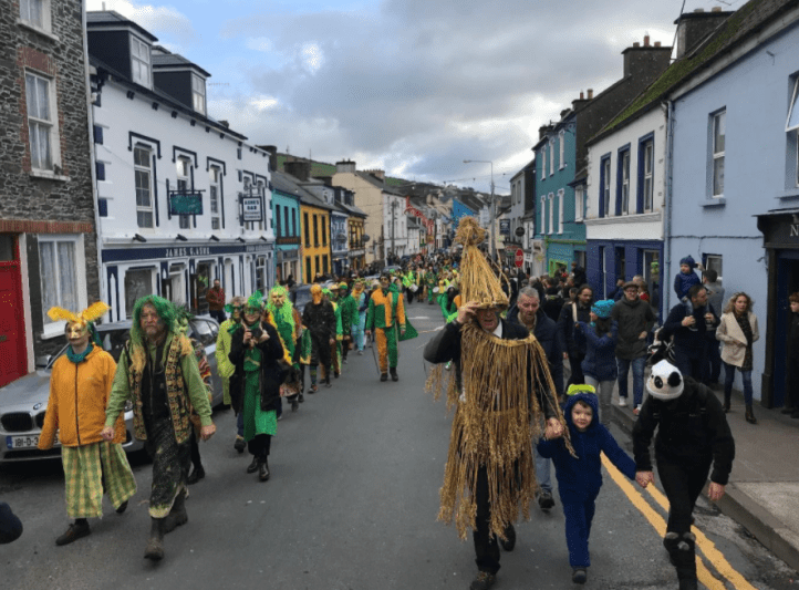 Green & Gold Wran showing costumes, strawboy and Wran Captain complete with sword